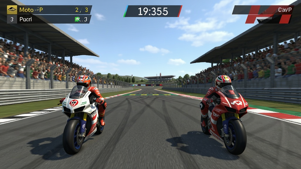 MotoGP���Ӿ���ģ����ʷ���װ��PvP��ս���棬������ʾ��λ��ҳ��Ӳ��ž��٣����������й���ϯ����Ļ�Ϸ���ʾʵʱ�������ʱ�������дʵ���������������������ɾ��޶���Ԫ��